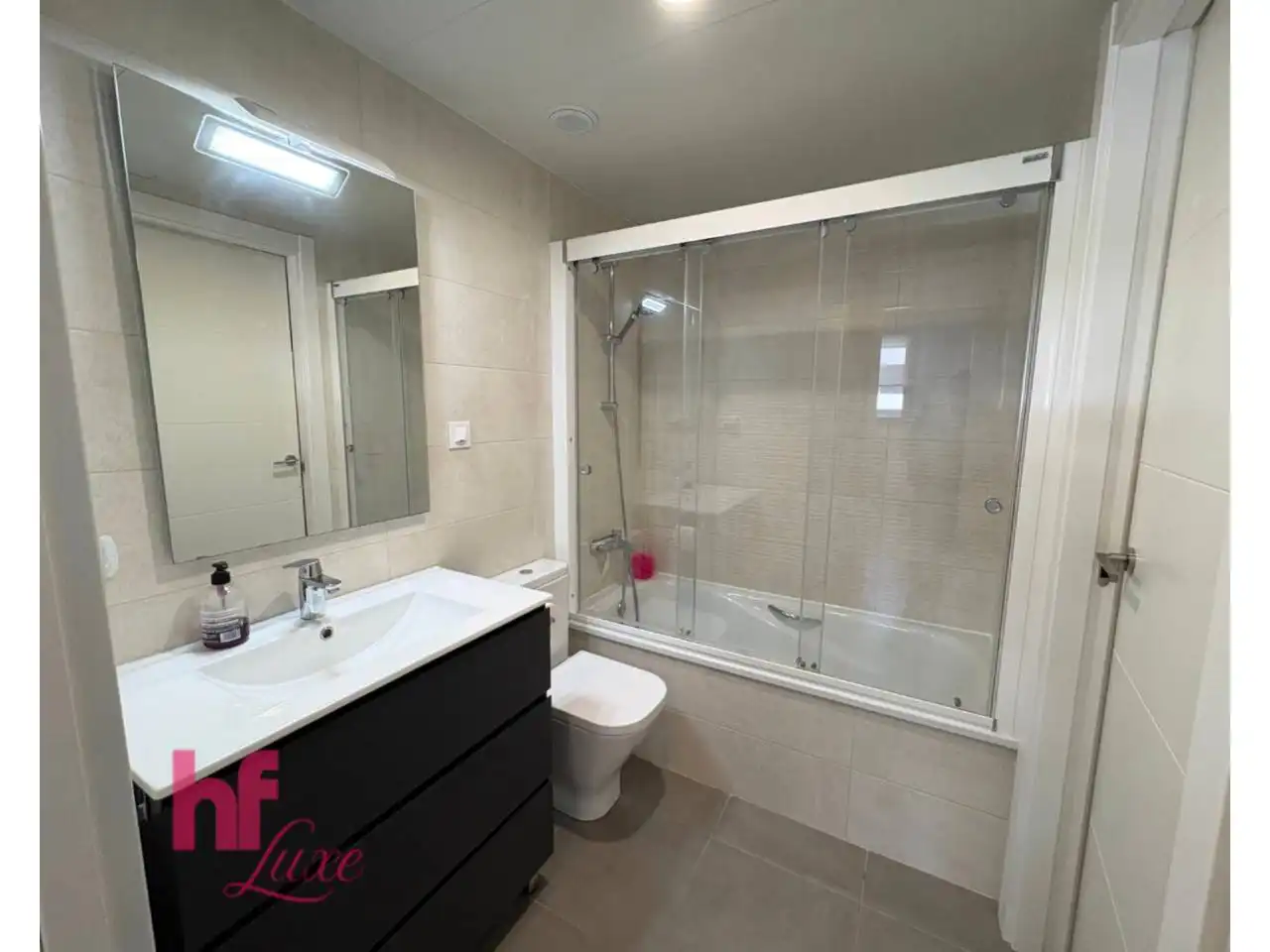 Badezimmer von Wohnung zum Verkauf in L'Hospitalet de Llobregat mit Klimaanlage, Heizung und Terrasse