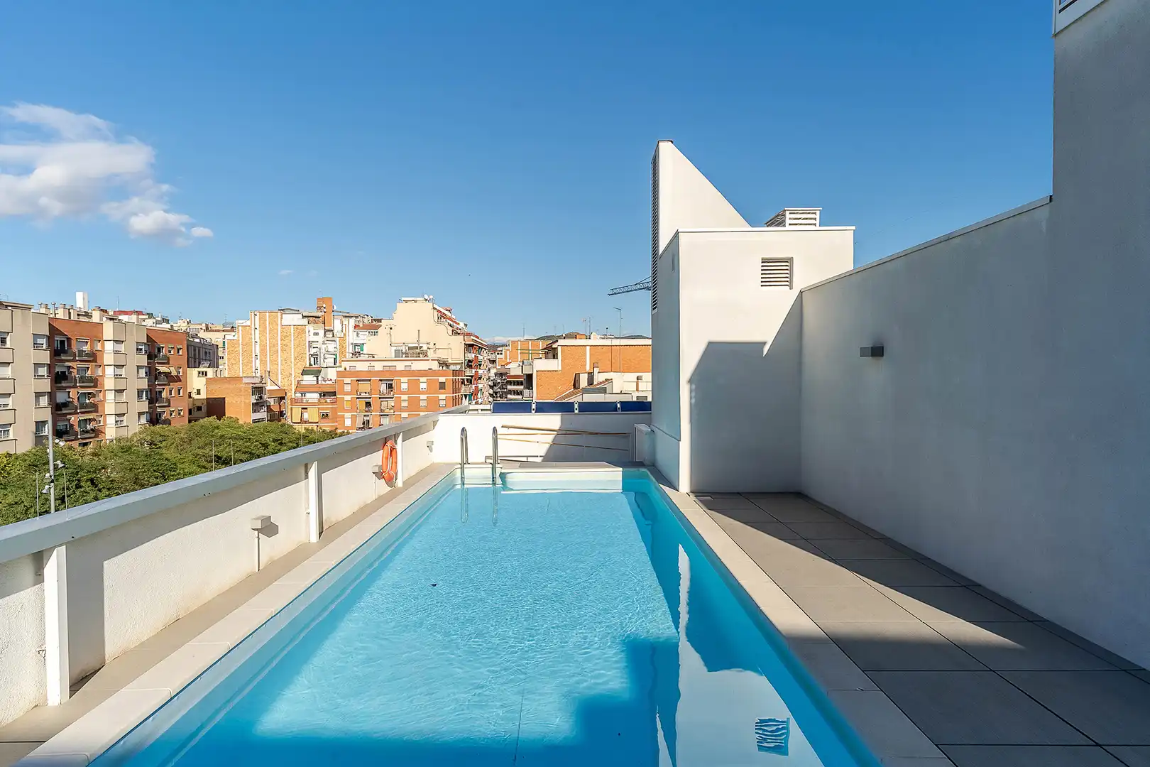 Piscina de Pis en venda en Barcelona amb Aire condicionat, Moblat i Forn