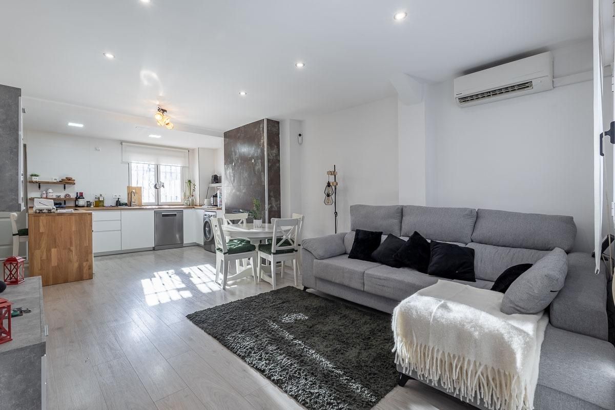 Living room of Single-family semi-detached for sale in Monachil  with Air Conditioner, Parquet flooring and Storage room