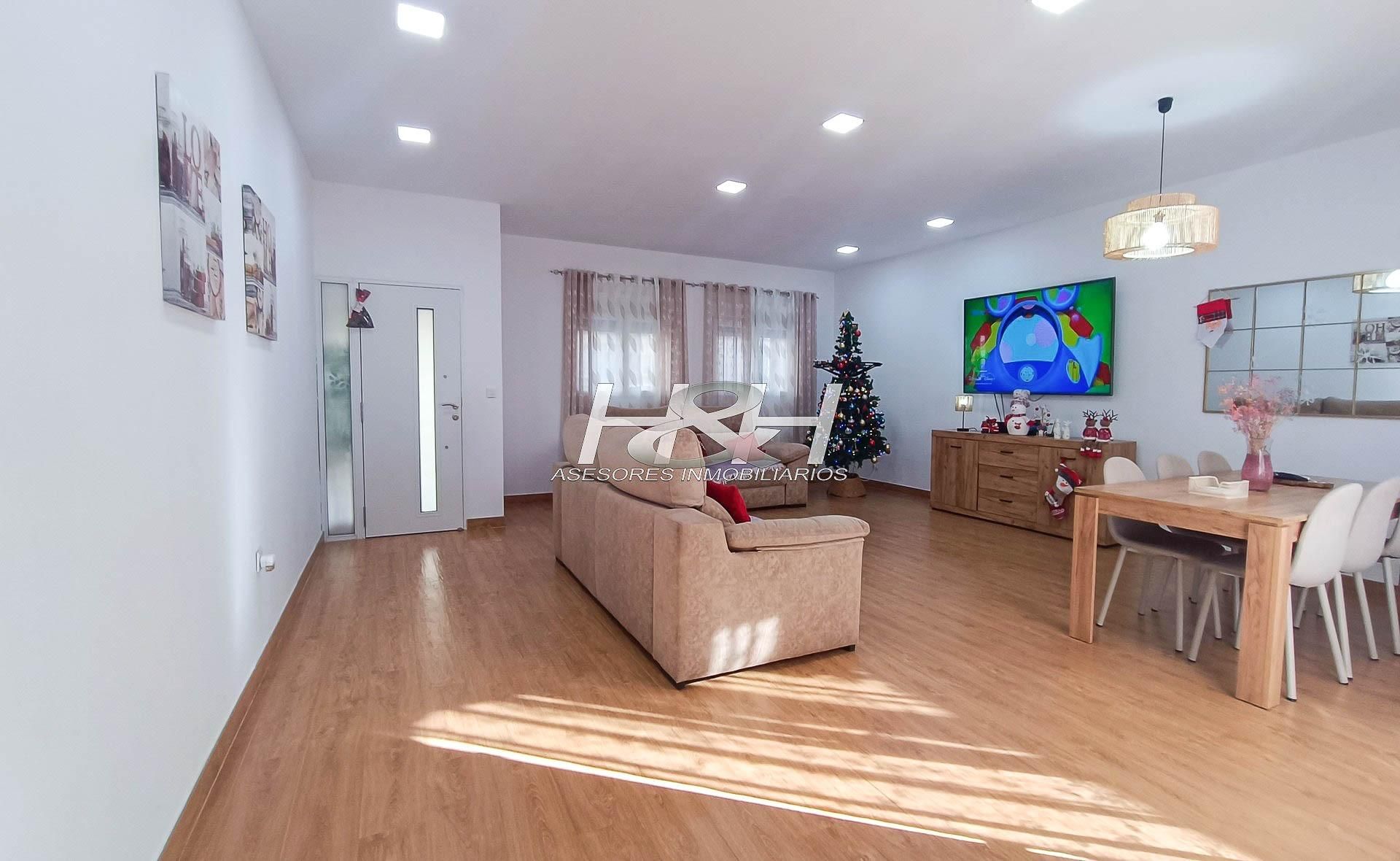 Living room of House or chalet for sale in Burjassot  with Air Conditioner, Terrace and Storage room