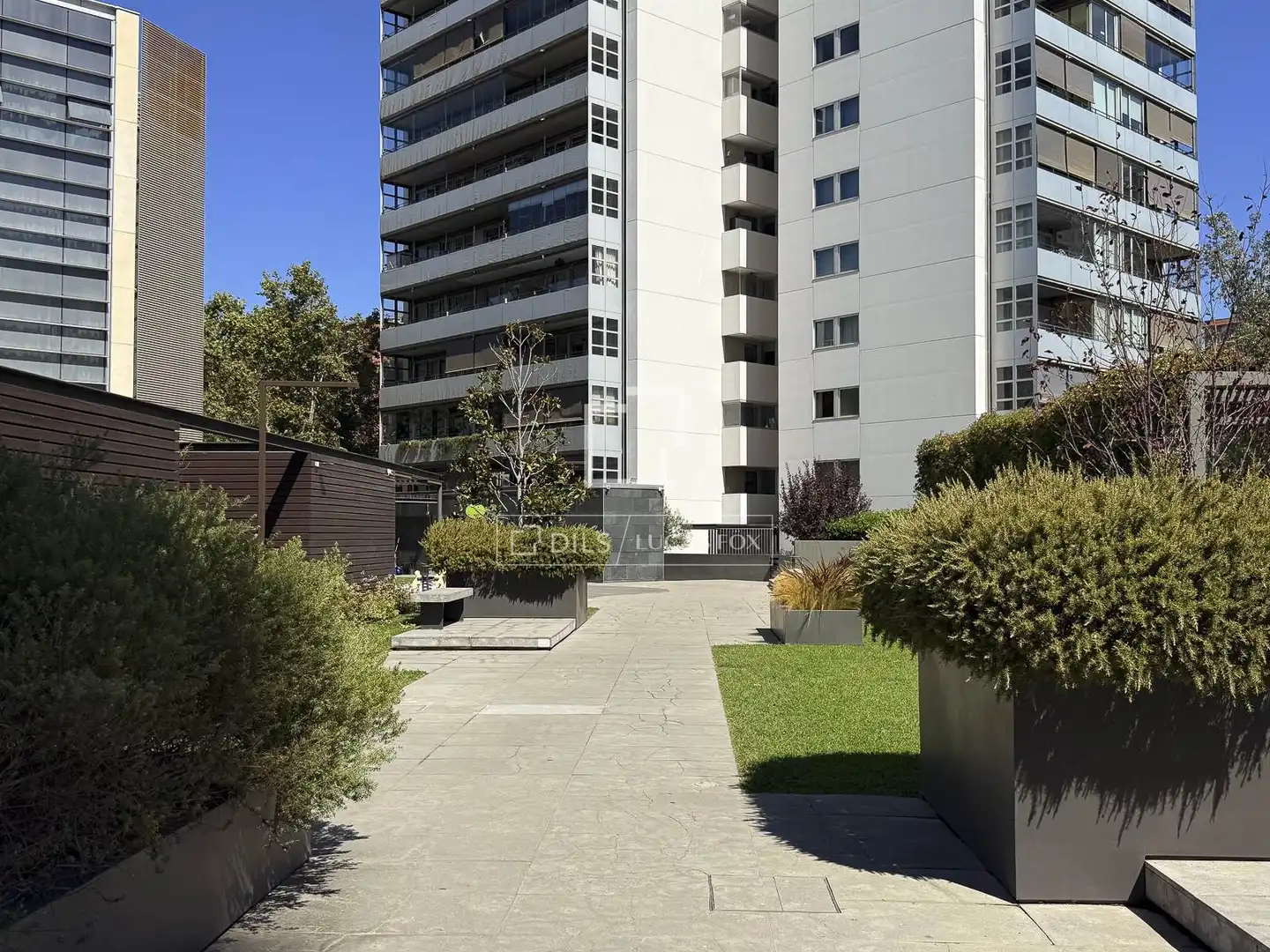 Außenansicht von Wohnung zum Verkauf in Barcelona mit Klimaanlage und Balkon