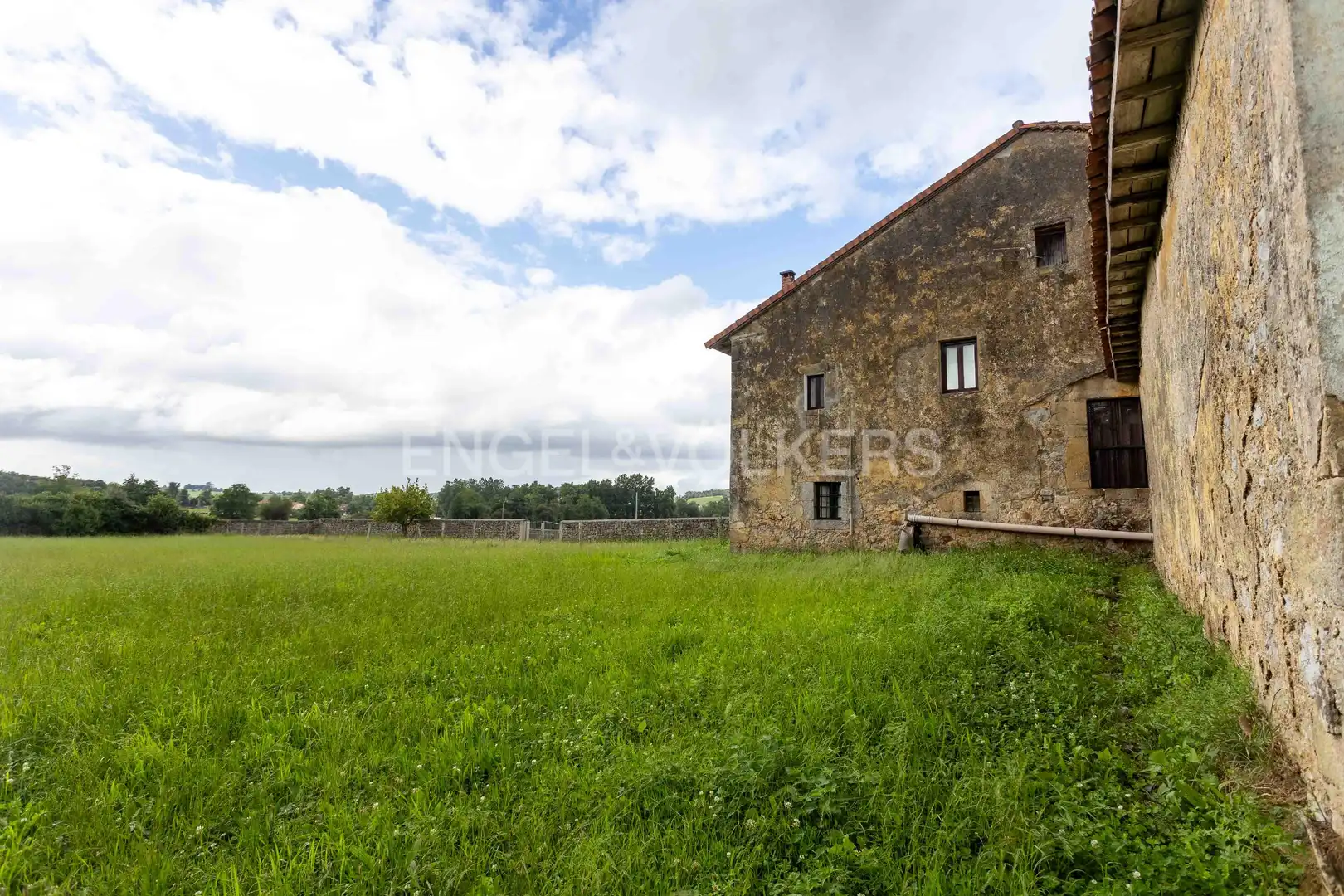 Vista exterior de Finca rústica en venta en Entrambasaguas con Calefacción, Jardín privado y Balcón