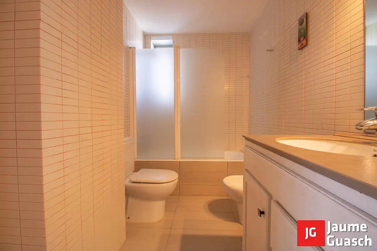 Badezimmer von Dachboden zum Verkauf in Torredembarra mit Klimaanlage, Heizung und Terrasse