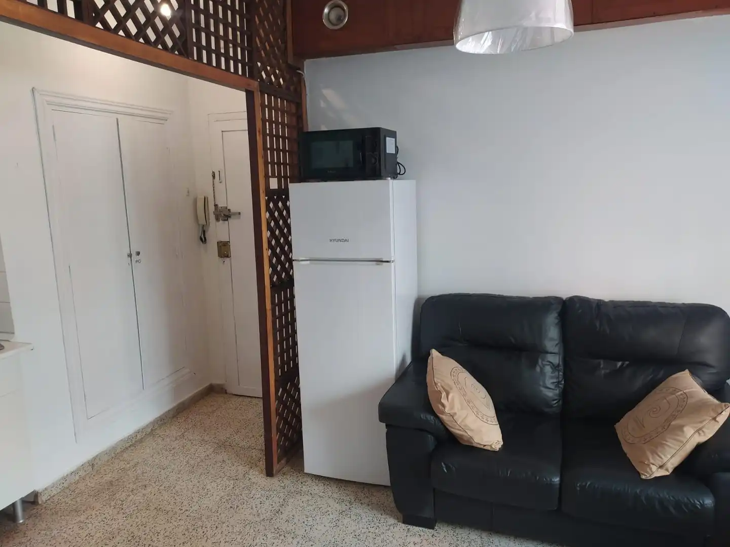 Sala de estar de Estudio de alquiler en Granada con Amueblado
