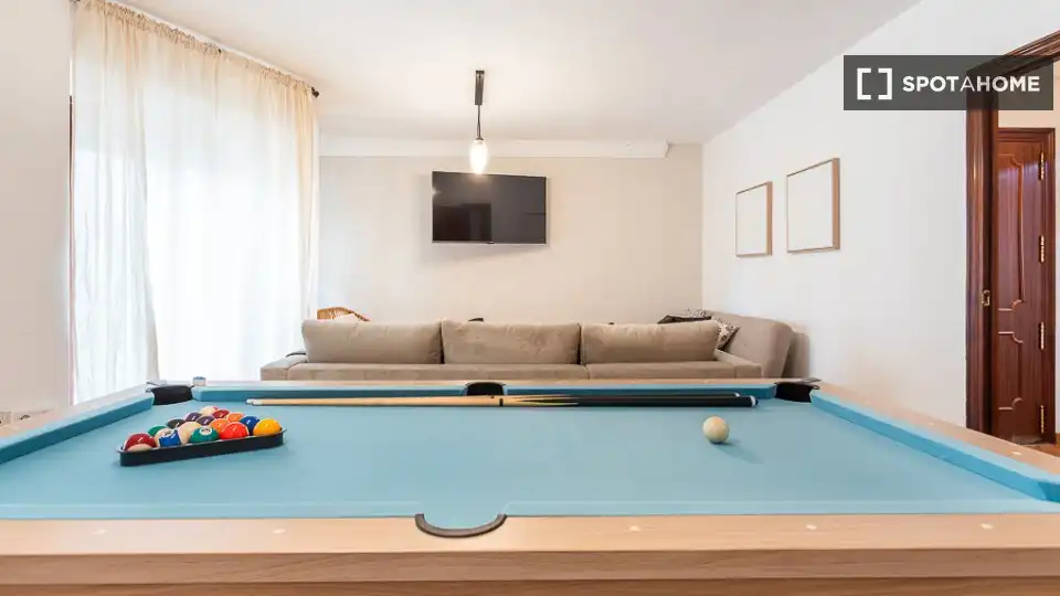 Room in Ensanche - Diputación
