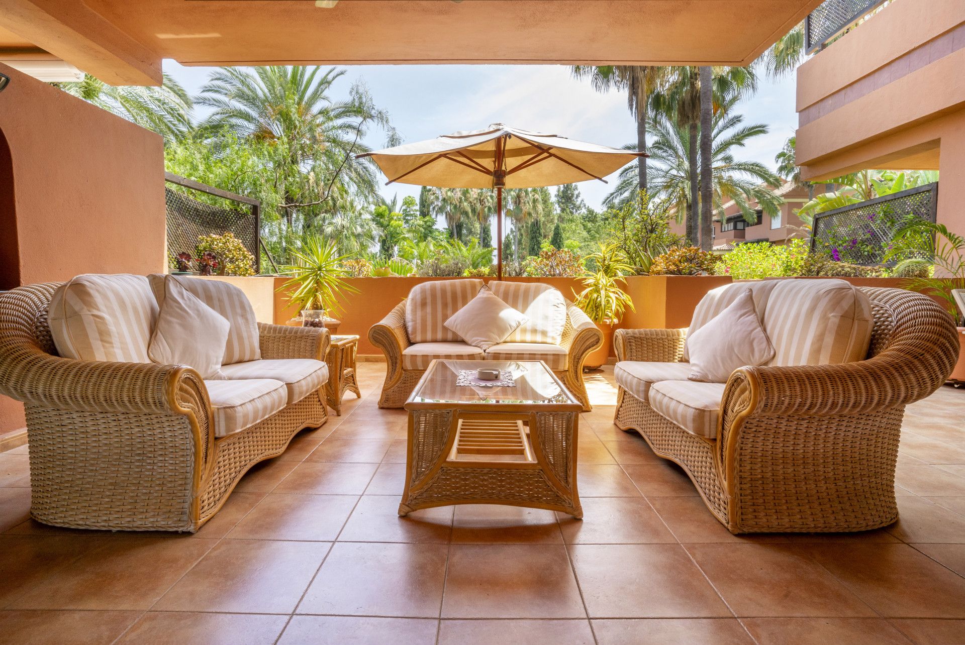 Terrace of Planta baja for sale in Marbella  with Terrace, Swimming Pool and Community pool