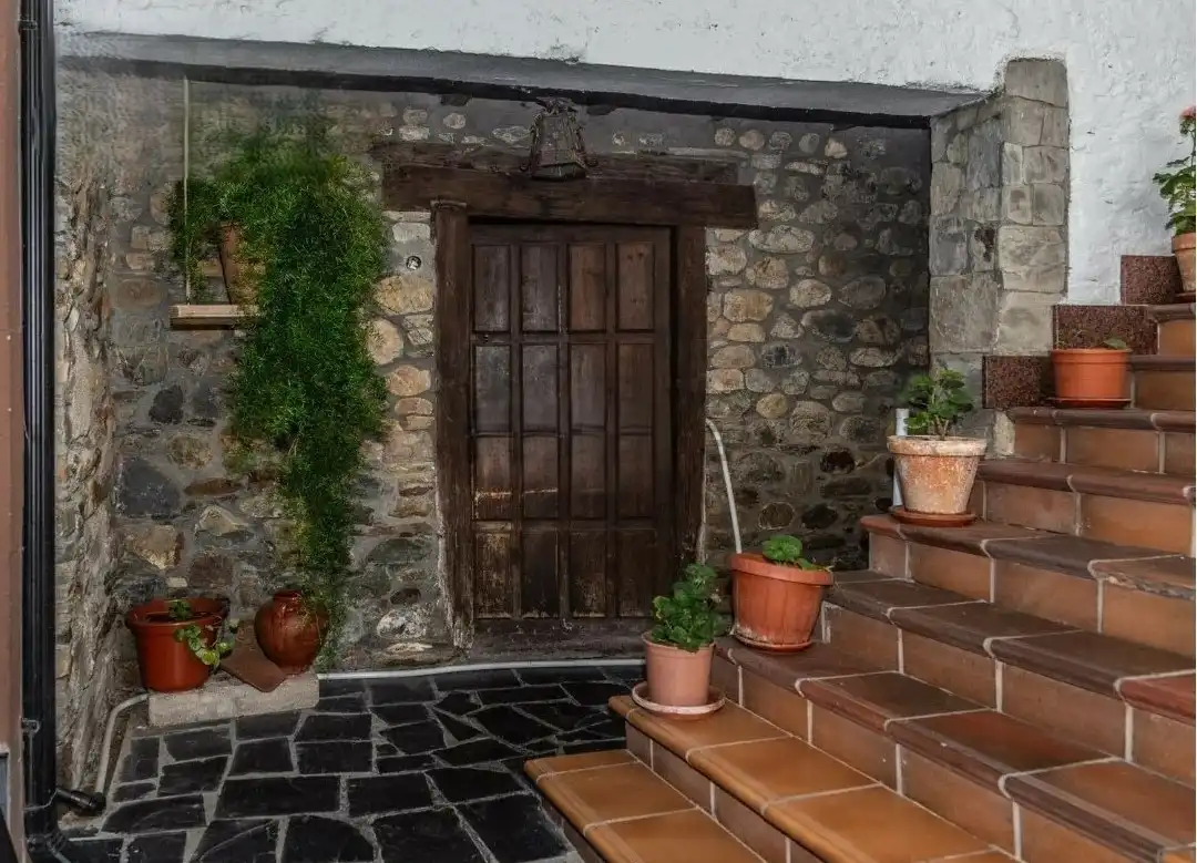 Commercial properties for sale in Cacabelos  with Terrace and Furnished