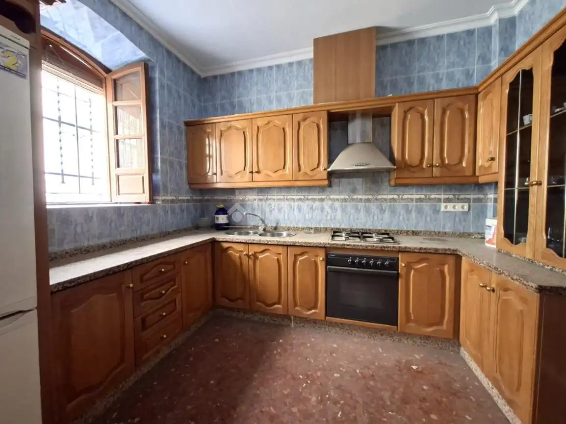 Cuina de Casa adosada en venda en Guadix amb Balcó