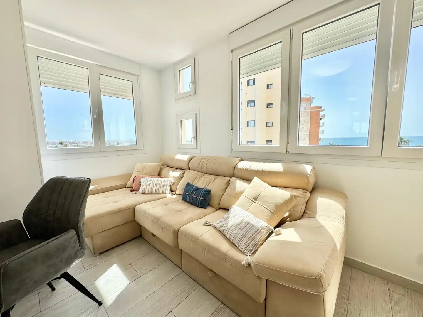 Sala d'estar de Apartament de lloguer en Torrevieja amb Piscina, Moblat i Rentadora