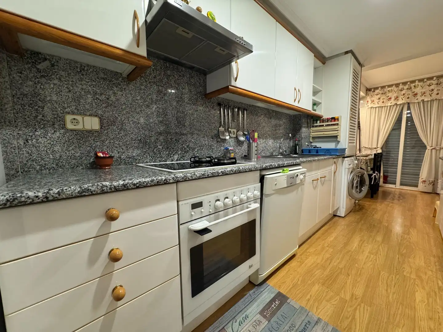 Küche von Wohnung zum Verkauf in Girona mit Klimaanlage, Heizung und Möbliert