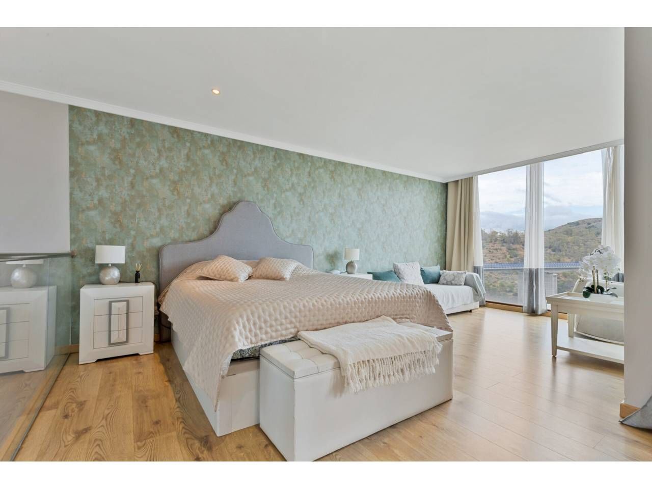 Bedroom of Duplex for sale in Benahavís  with Air Conditioner, Terrace and Storage room