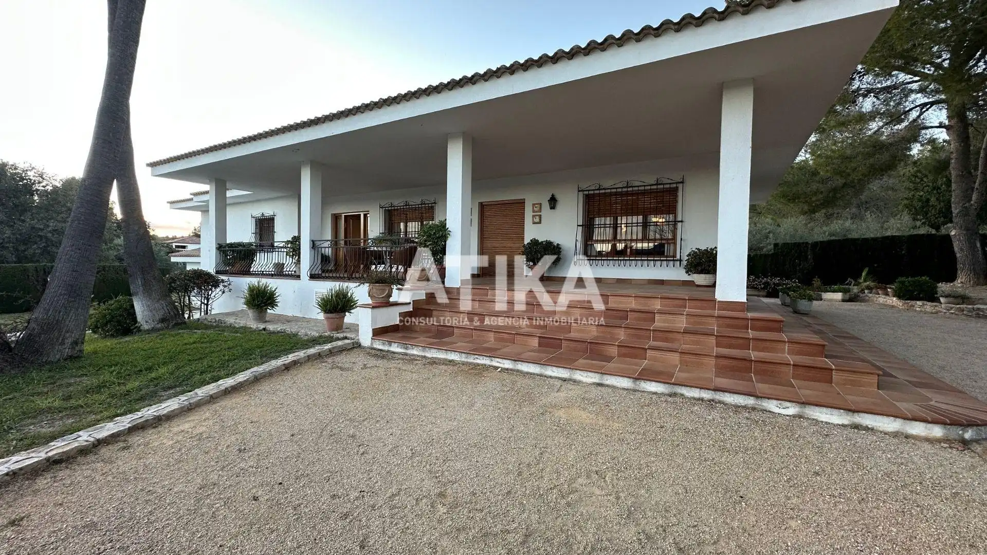 Vista exterior de Casa o xalet en venda en Ontinyent amb Aire condicionat, Calefacció i Jardí privat