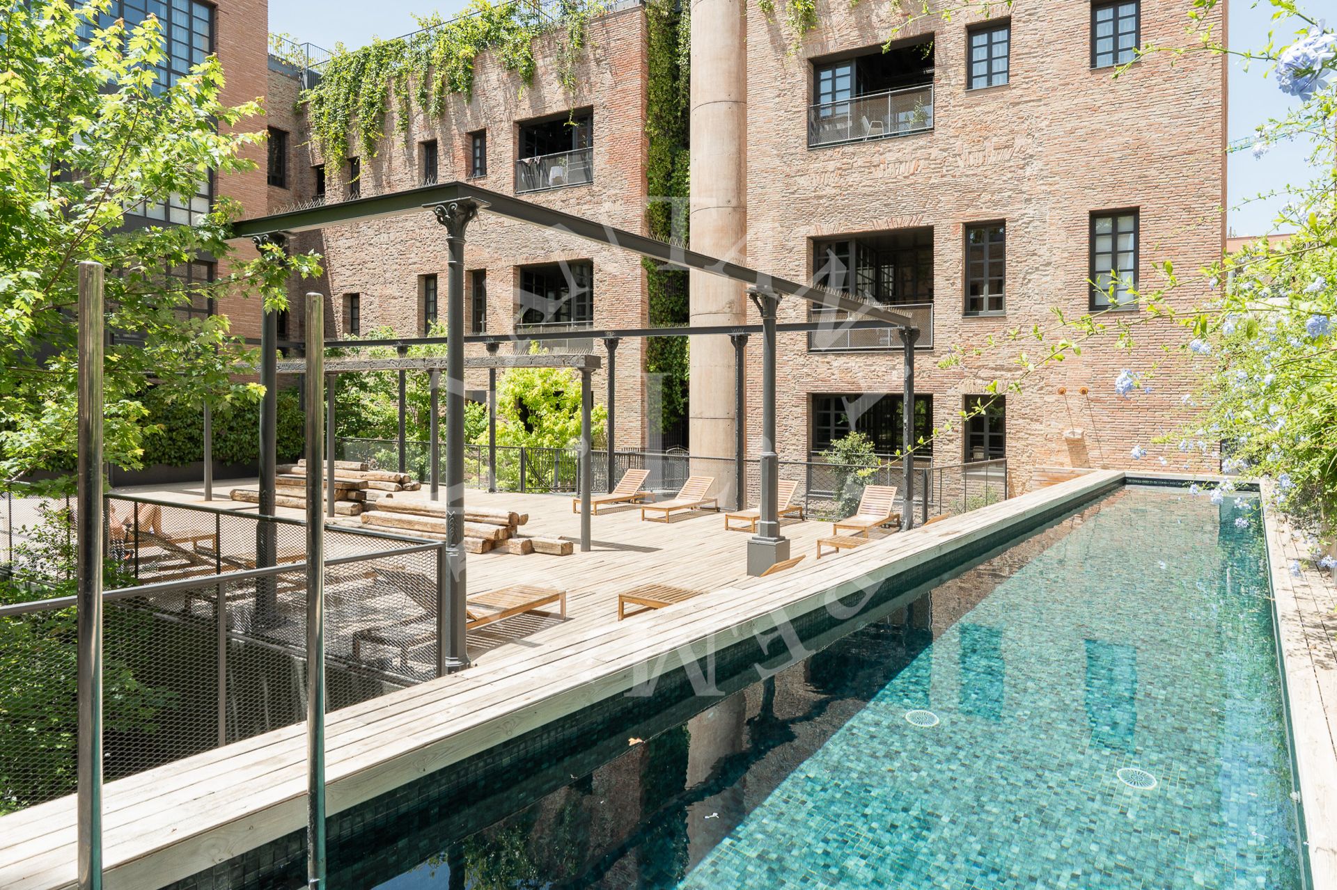 Piscina de Loft en venda en  Barcelona Capital amb Aire condicionat, Calefacció i Parquet