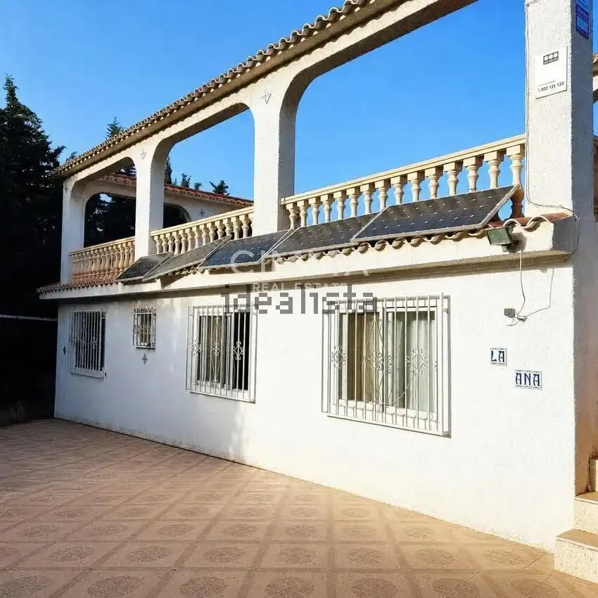 Vista exterior de Casa o xalet en venda en La Nucia amb Jardí privat, Terrassa i Traster