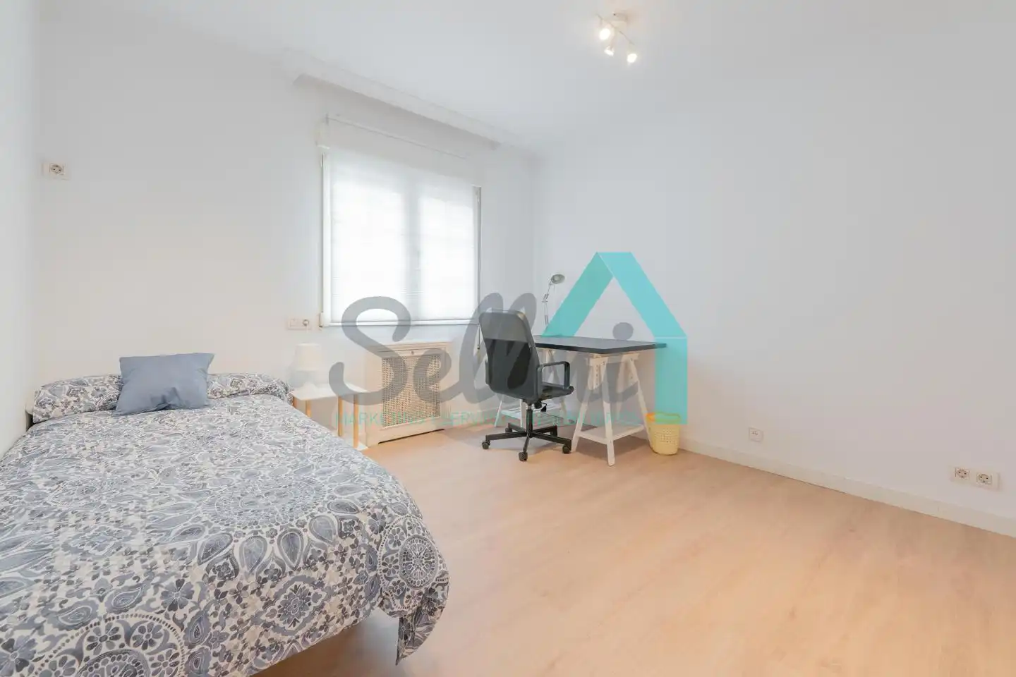 Schlafzimmer von Wohnung zur Miete in Oviedo  mit Heizung, Parkett und Terrasse