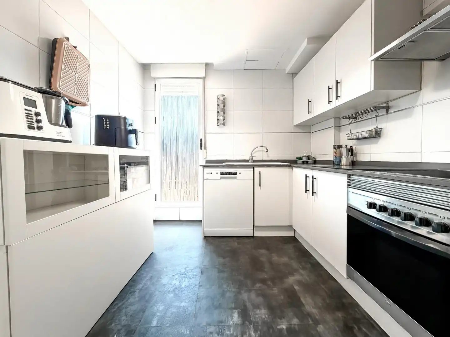 Küche von Dachboden zum Verkauf in Museros mit Klimaanlage, Terrasse und Abstellraum