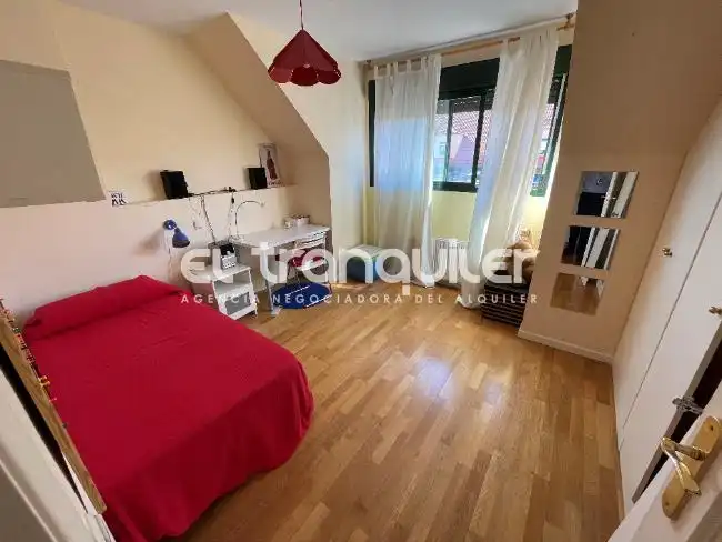 Habitación de Dúplex en venta en Alcalá de Henares con Terraza, Trastero y Amueblado