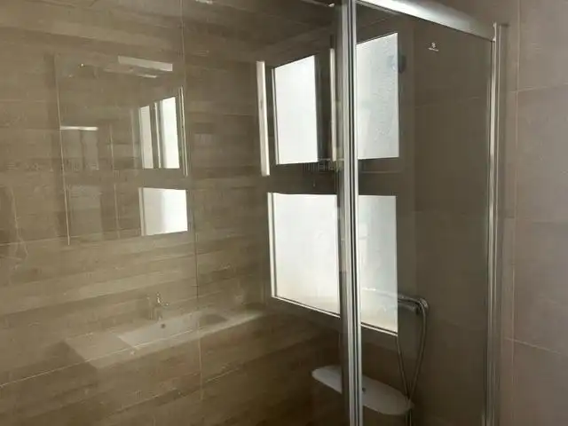Bany de Pis de lloguer en Córdoba amb Aire condicionat i Moblat