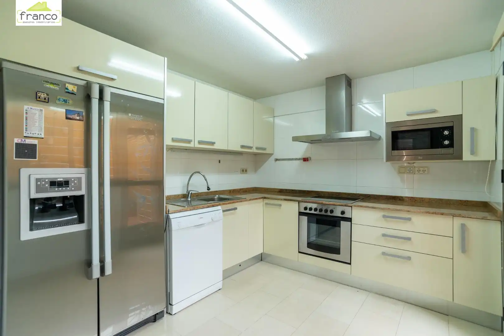 Cocina de Casa adosada en venta en Murcia con Aire acondicionado, Calefacción y Jardín privado