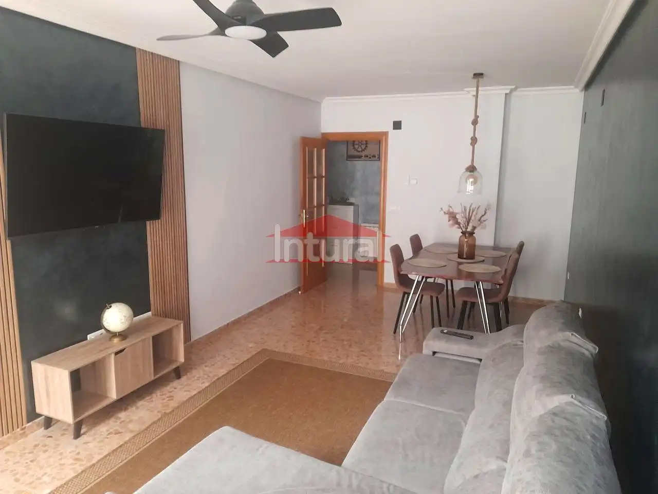 Sala d'estar de Pis en venda en Chinchilla de Monte-Aragón amb Calefacció, Traster i Moblat