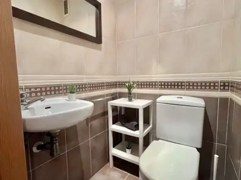 Badezimmer von Maisonette zur Miete in  Valencia Capital mit Klimaanlage und Balkon