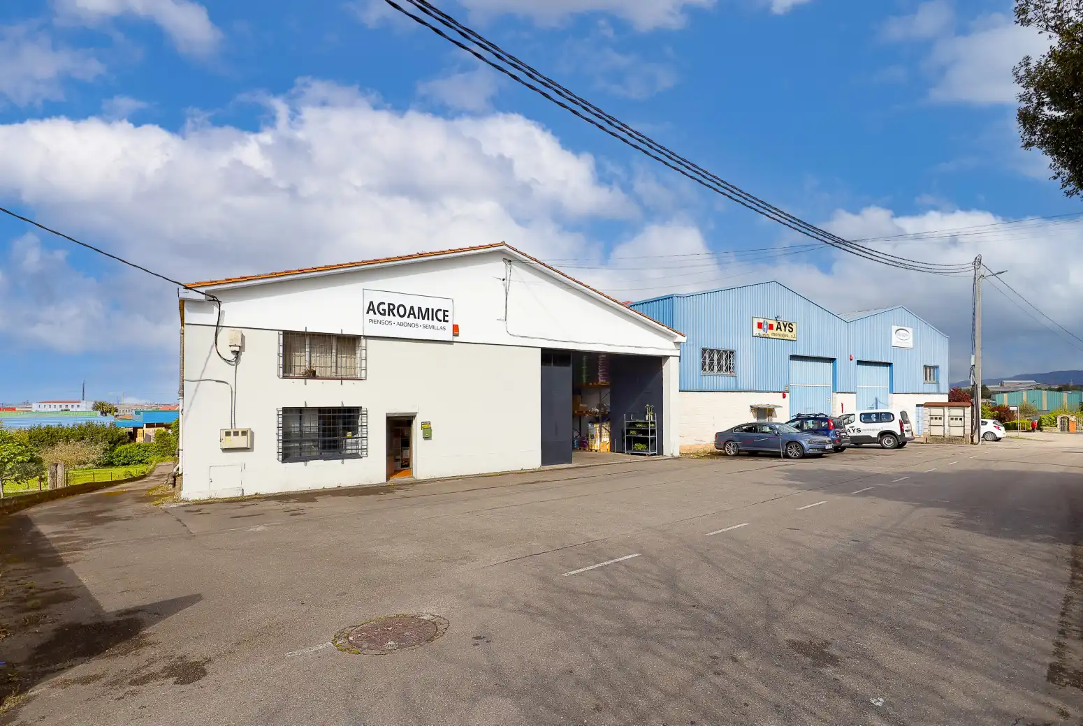 Vista exterior de Nau industrial en venda en Gijón 