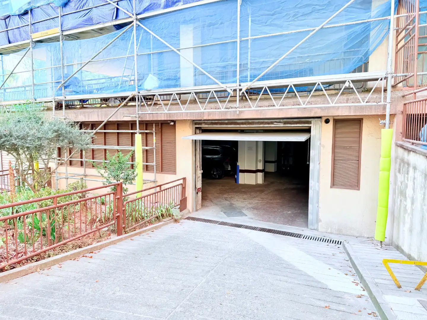 Vista exterior de Garatge en venda en Sant Feliu de Llobregat