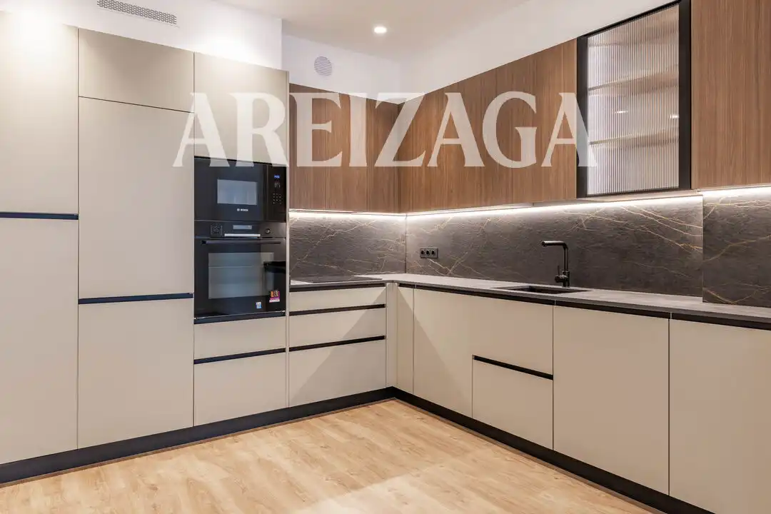 Kitchen of Flat for sale in Donostia - San Sebastián   with Heating, Terrace and Balcony