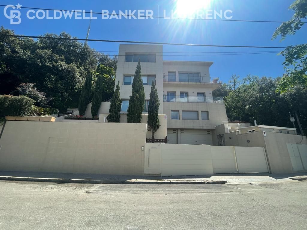Vista exterior de Casa o xalet en venda en  Barcelona Capital amb Aire condicionat, Calefacció i Jardí privat