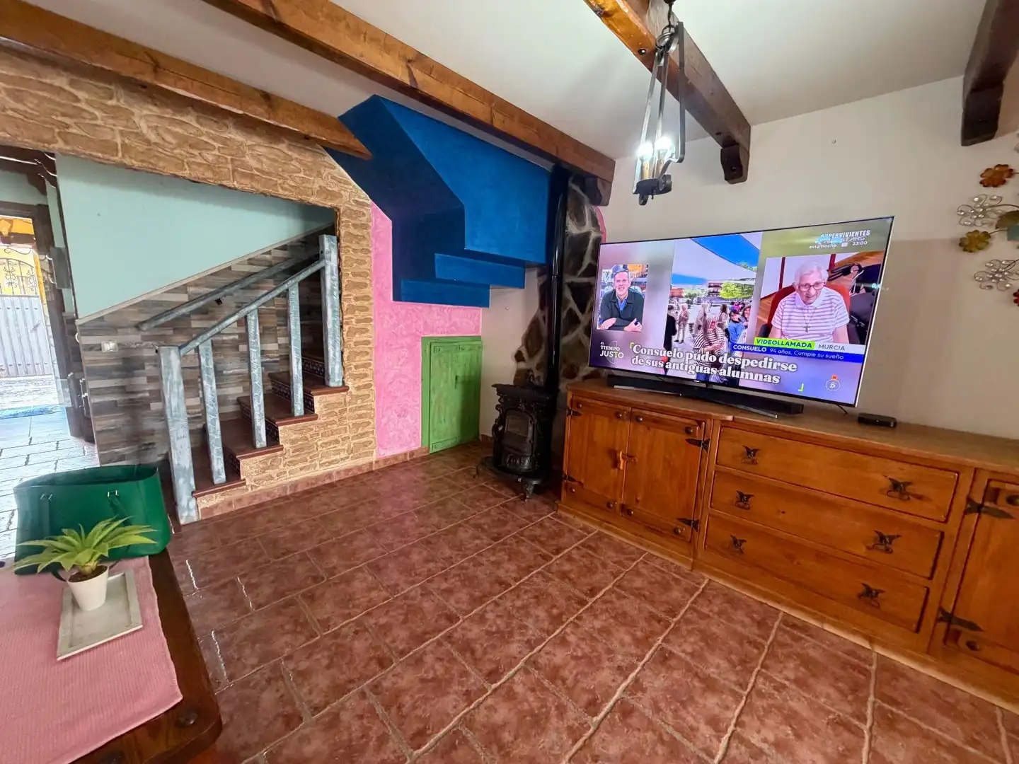 Sala d'estar de Casa adosada en venda en Algeciras amb Aire condicionat i Traster