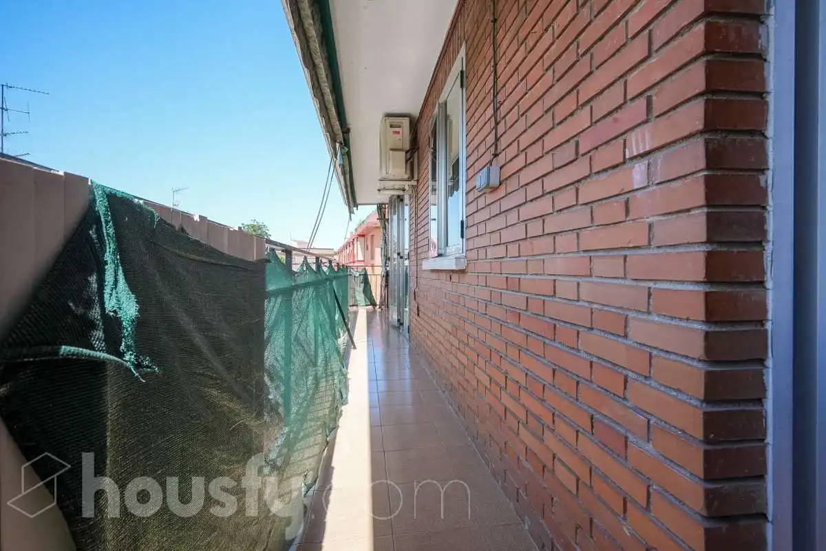 Vista exterior de Pis en venda en Madrid amb Terrassa i Traster