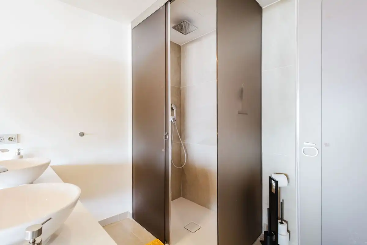 Bathroom of Flat for sale in Fuengirola  with Air Conditioner, Heating and Terrace