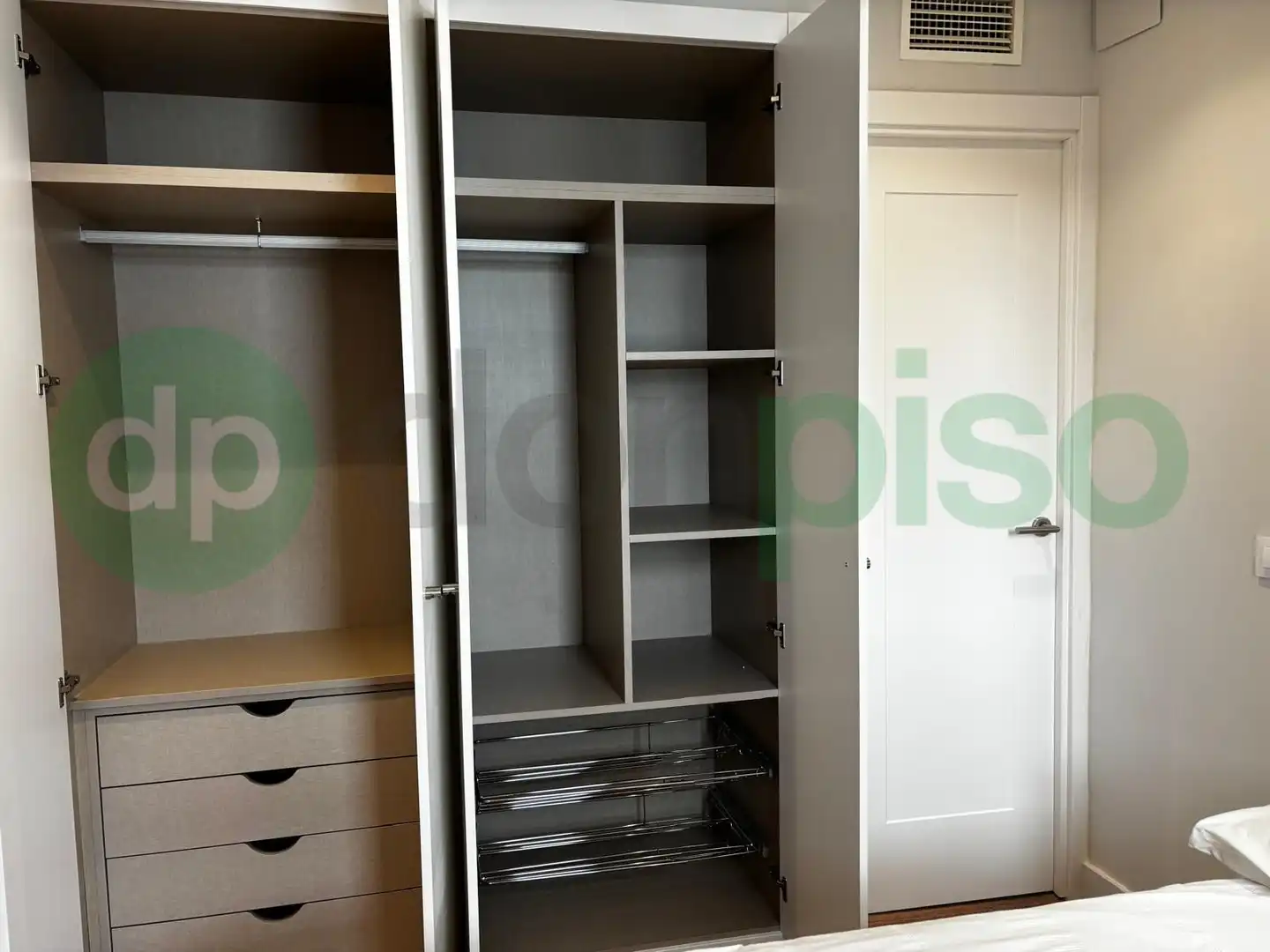 Dormitori de Pis en venda en Madrid amb Aire condicionat, Parquet i Moblat