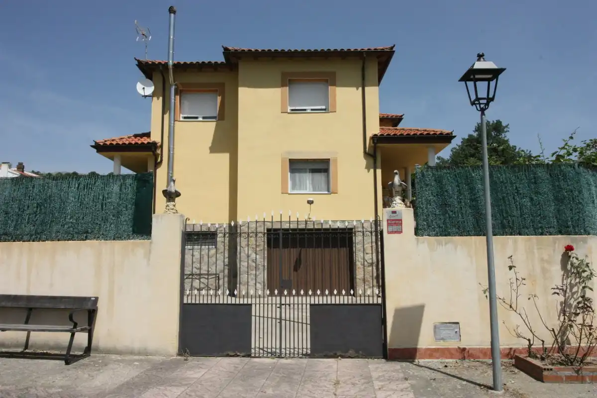 Vista exterior de Casa o chalet en venta en Mombeltrán con Calefacción, Jardín privado y Terraza