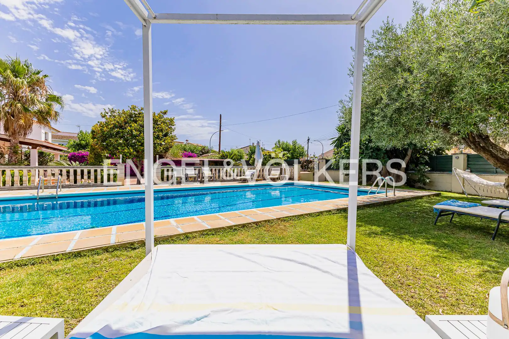 Piscina de Casa o xalet en venda en Torredembarra amb Aire condicionat, Calefacció i Jardí privat