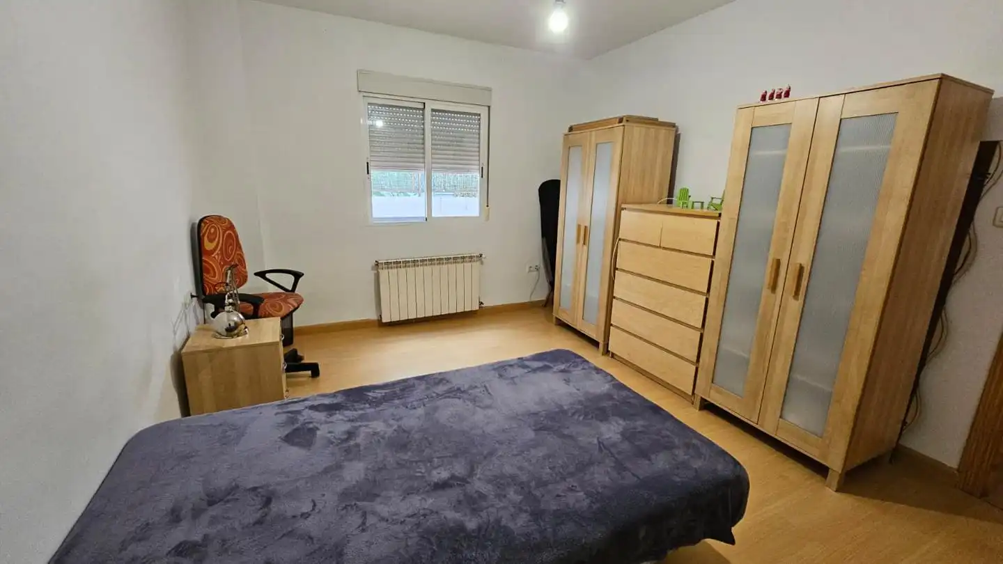 Schlafzimmer von Wohnung zum Verkauf in Granada mit Möbliert