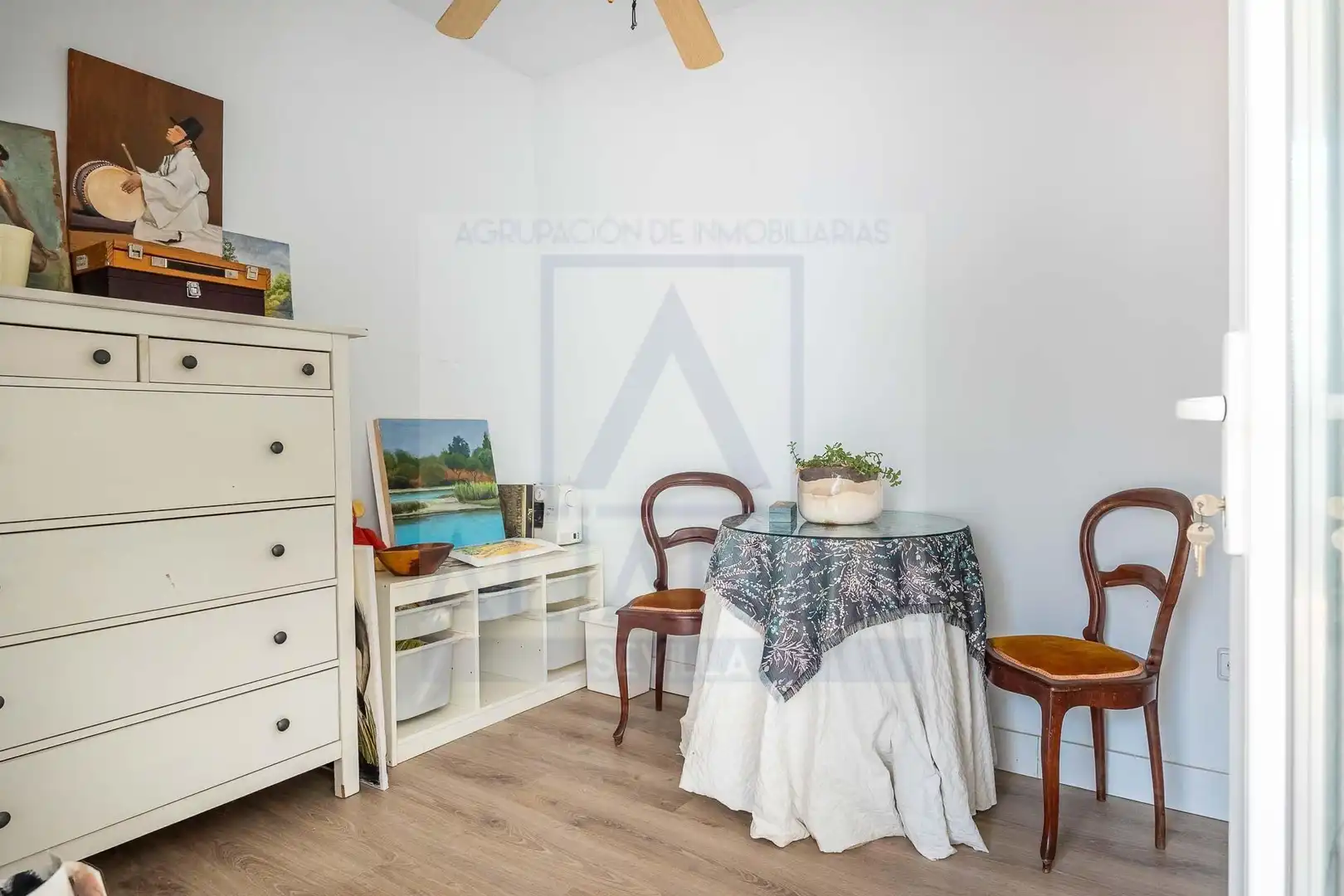 Schlafzimmer von Einfamilien-Reihenhaus zum Verkauf in Mairena del Aljarafe mit Klimaanlage und Privatgarten