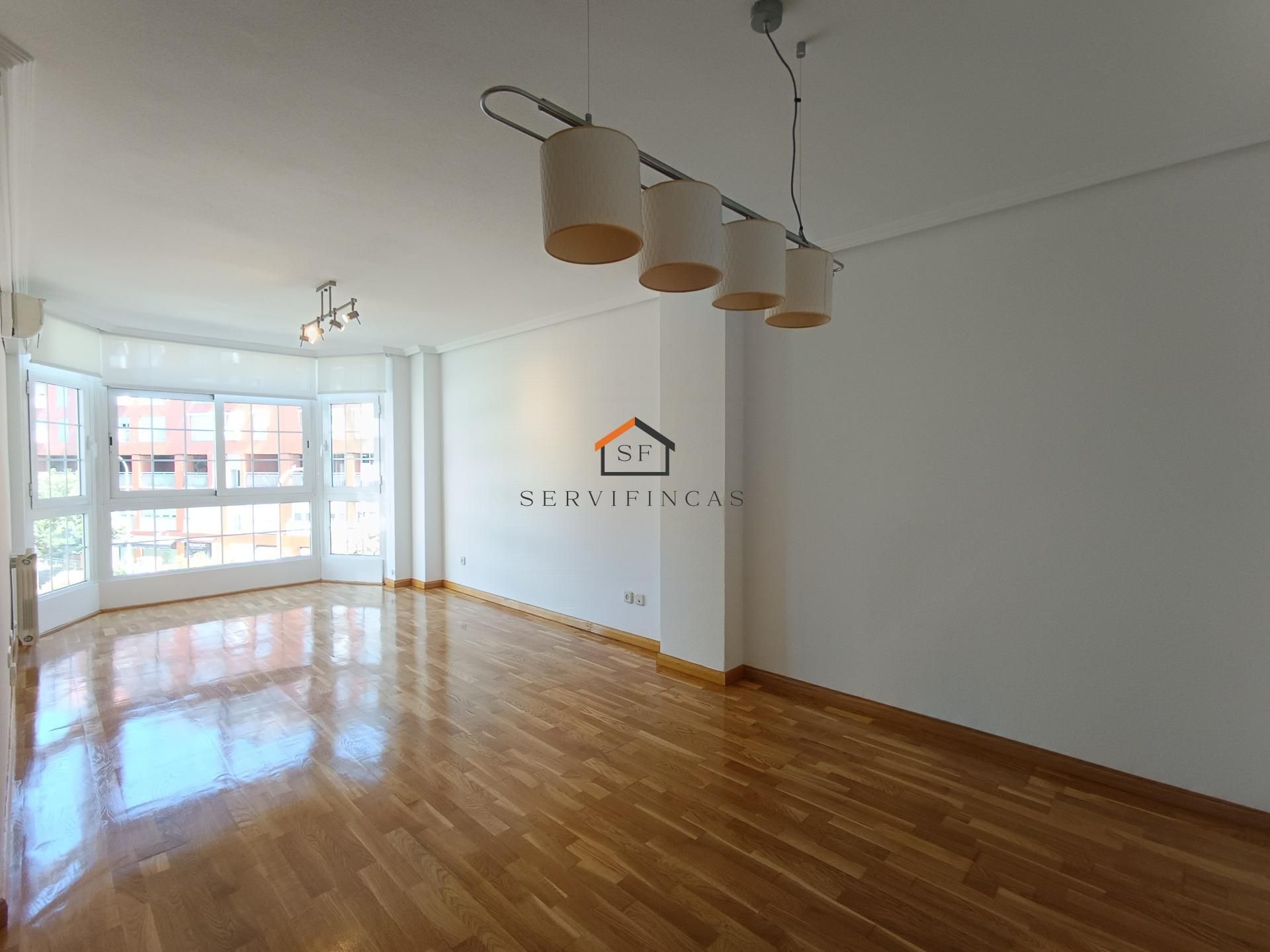 Sala de estar de Piso de alquiler en  Madrid Capital con Aire acondicionado, Calefacción y Parquet