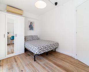 Bedroom of Apartment to share in  Valencia Capital  with Balcony