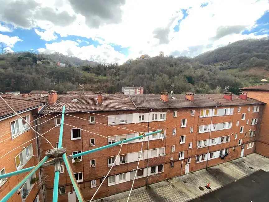 Vista exterior de Piso de alquiler en San Martín del Rey Aurelio con Calefacción, Amueblado y Horno