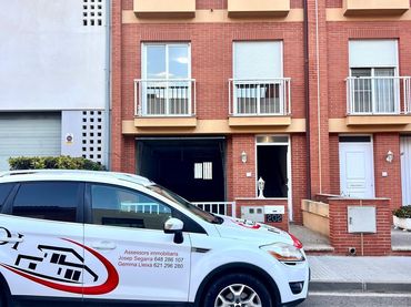 Casa aparellada amb balcó en venda a SARAGOSSA 202