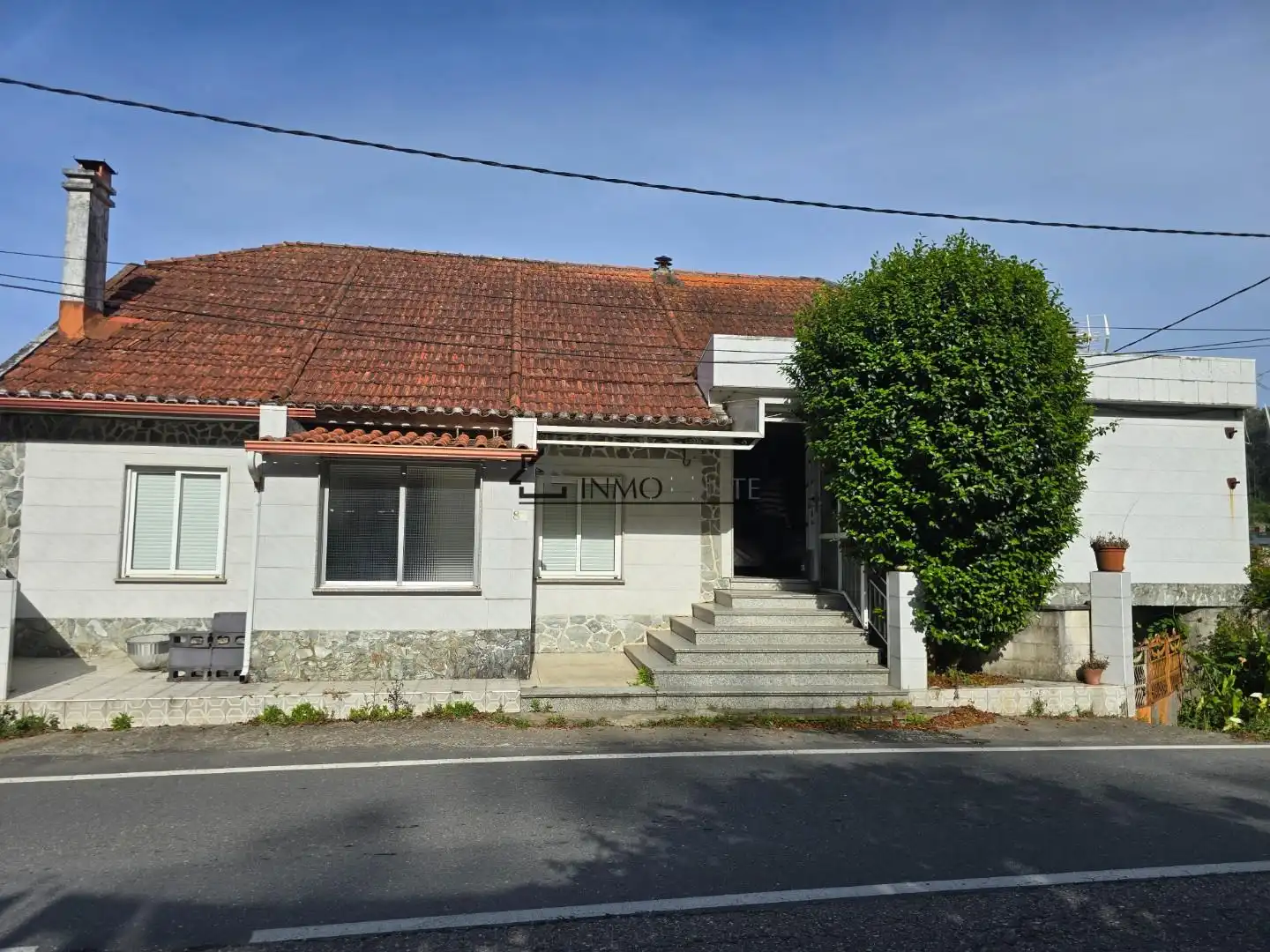 Vista exterior de Casa o xalet en venda en Bueu amb Calefacció, Traster i Moblat