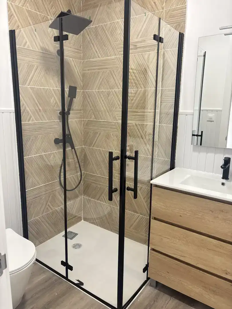 Badezimmer von Wohnung zur Miete in Vigo 