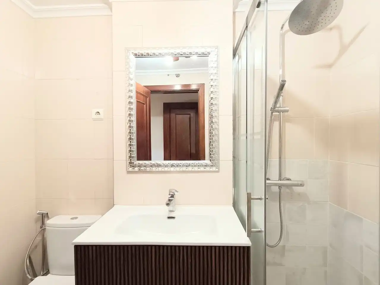Baño de Piso de alquiler en Madrid con Aire acondicionado, Calefacción y Parquet