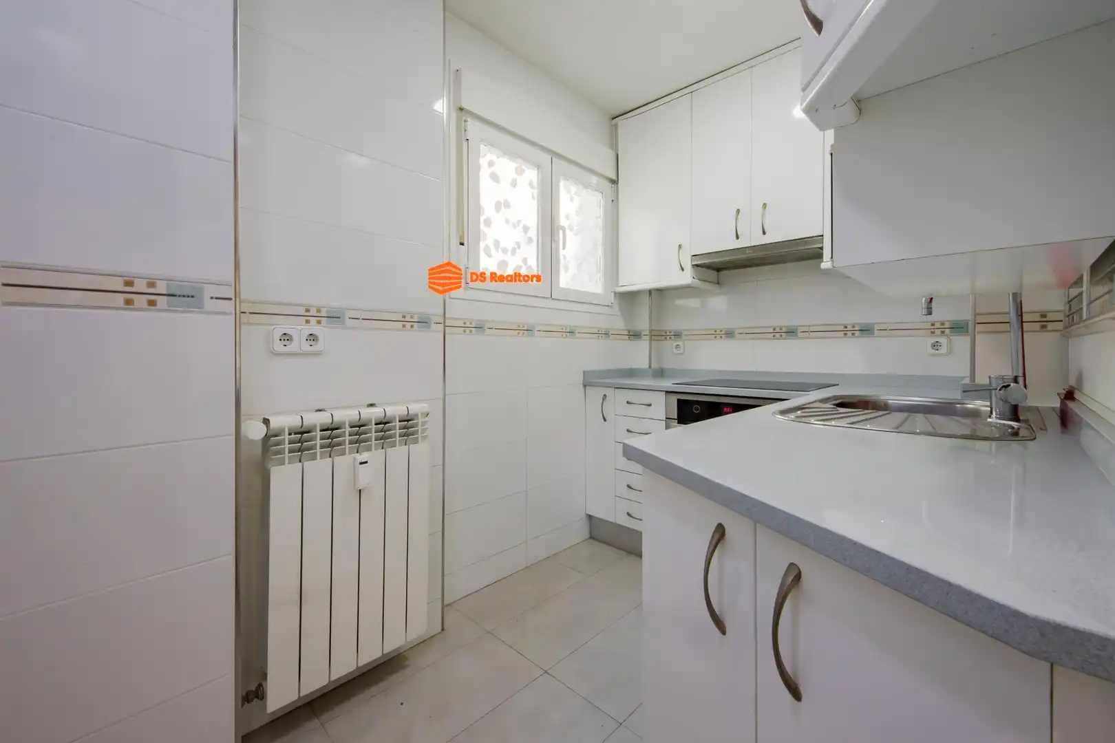 Kitchen of Flat for sale in Madrid  with Air Conditioner, Heating and Parquet flooring