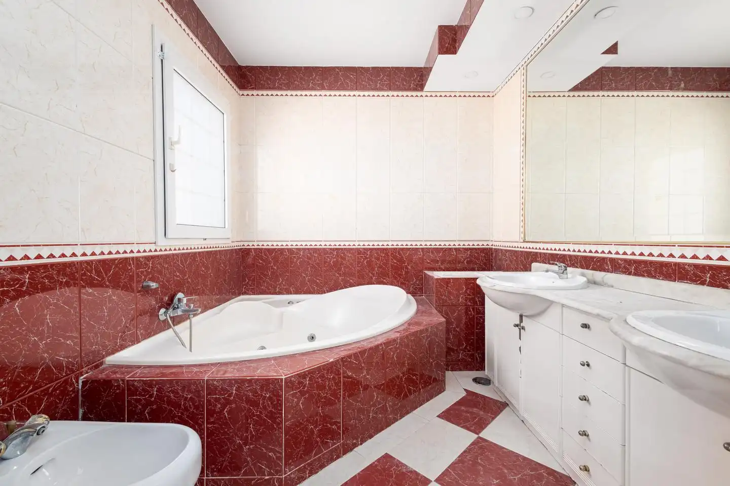 Bany de Casa o xalet en venda en Málaga amb Jardí privat, Terrassa i Piscina