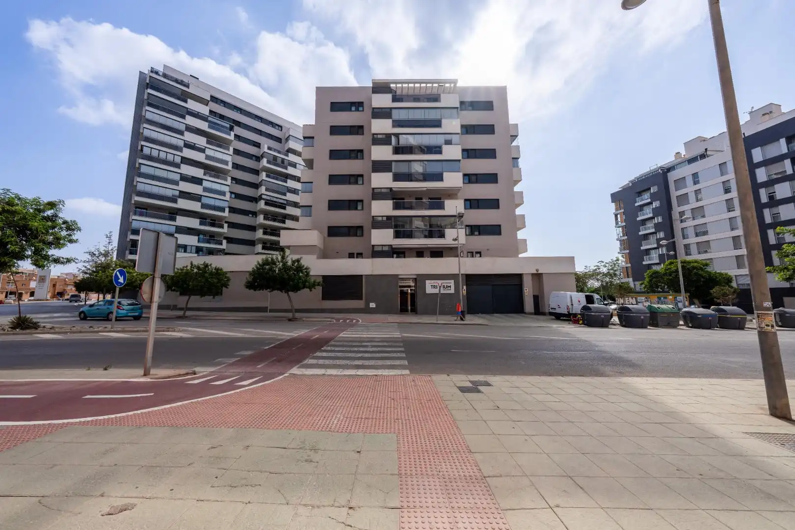 Vista exterior de Pis en venda en Almería amb Aire condicionat, Jardí privat i Terrassa