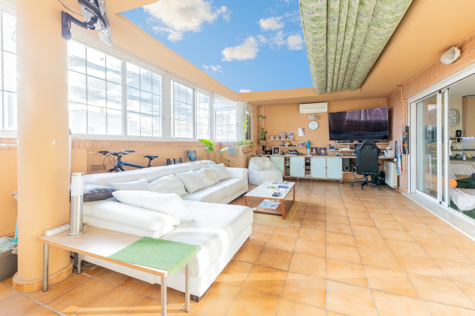 Sala d'estar de Apartament en venda en  Valencia Capital amb Aire condicionat i Alarma
