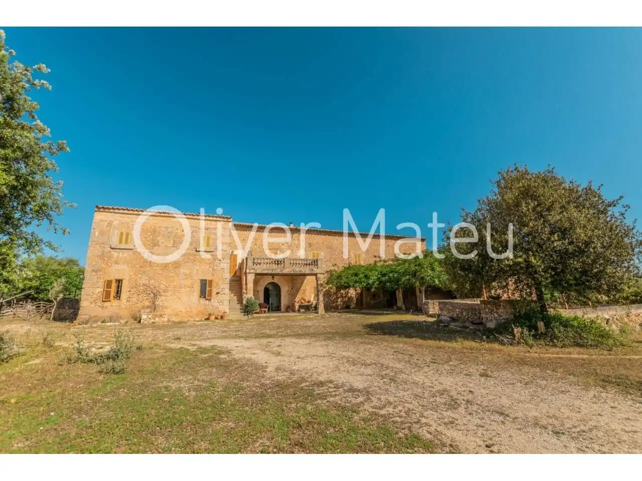 Vista exterior de Casa o xalet en venda en Lloret de Vistalegre amb Jardí privat i Terrassa