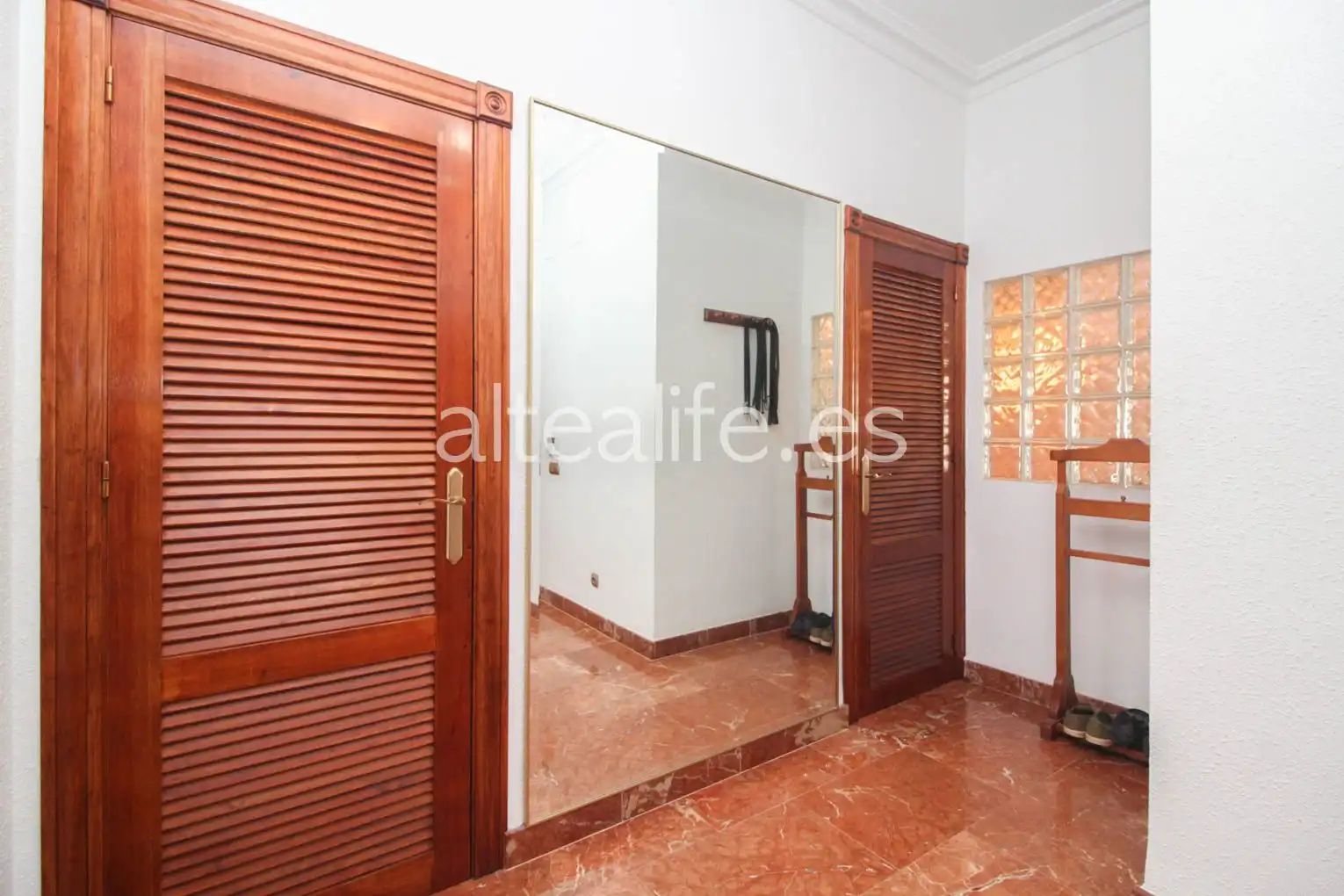 Habitación de Casa o chalet en venta en L'Alfàs del Pi con Aire acondicionado, Calefacción y Jardín privado